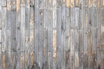 Rows of old wooden floors There are cracks and decay.