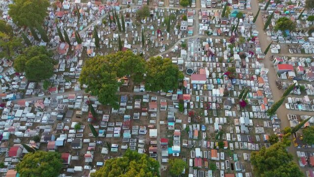 4K PANTE&Oacute;N CEMENTERIO