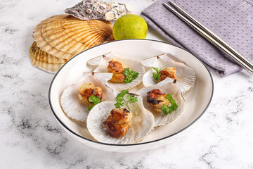 Grilled scallops shell with butter