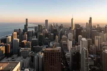 Cercles muraux Chicago Chicago skyline aerial view during golden hour, lake Michigan
