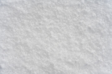 Grieseliger körniger Schnee