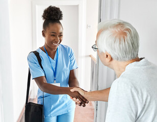 nurse senior home care patient elderly caregiver door welcome greeting front door house house call health woman man retirement assistance nursing carer a helping hand arrival doorway - obrazy, fototapety, plakaty
