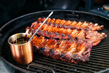 Beef Ribs und Spare Ribs am Grill - Beef Ribs and Spare Ribs on the grill