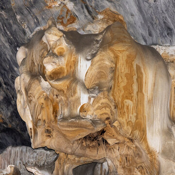 Gewachsenes Sintergestein inder Cango Cave in Südafrika