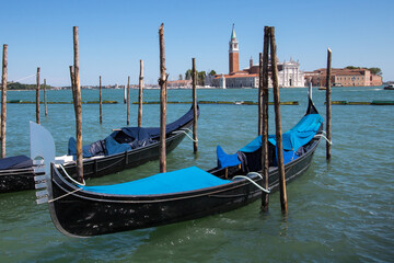 gondoles sur les canaux de Venise en Italie