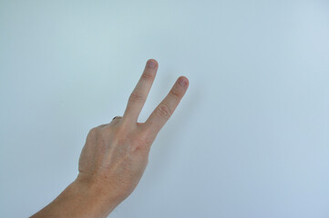 mão fazendo gesto expressão com os dedos 