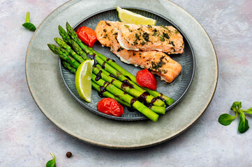 Salmon cooked with asparagus.