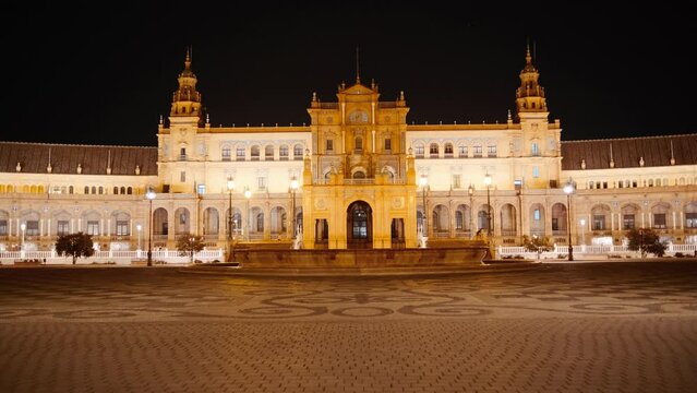 Night view of Plaza de Espana, Seville, Andalucia, Spain, built for the Ibero-American Exposition of 1929 designed by Anibal Gonzalez