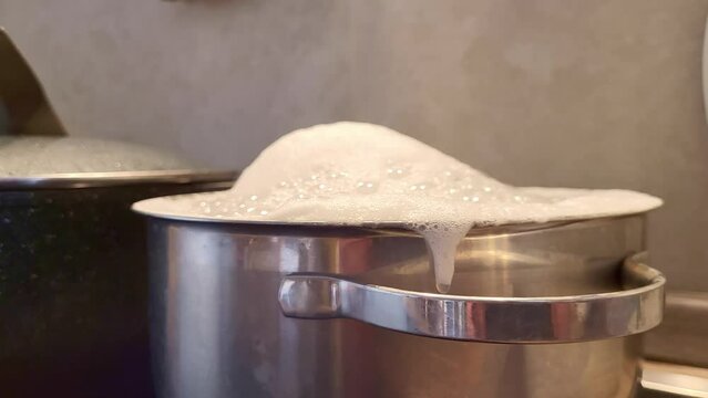 Foam on the pan while cooking on the stove