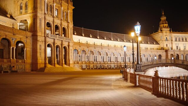 Night view of Plaza de Espana, Seville, Andalucia, Spain, built for the Ibero-American Exposition of 1929 designed by Anibal Gonzalez