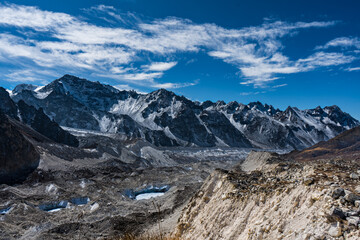 Fototapeta premium Beautiful Himalayan Landscape with Snow capped Mountains in Kanchenjunga Base Camp Trekking in Nepal