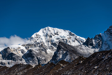 Fototapeta na wymiar Beautiful Himalayan Landscape with Snow capped Mountains in Kanchenjunga Base Camp Trekking in Nepal