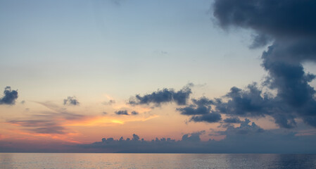 Naklejka premium Fantastic sunset over ocean