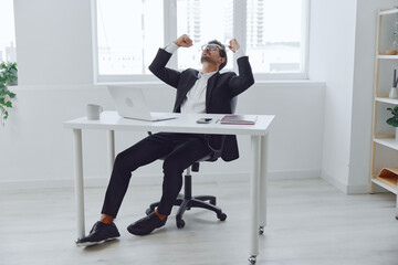 Fototapeta premium Man business dreaming office rest laptop work