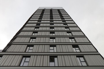 La tour Elithis, bâtiment à énergie positive, vue de l'extérieur, ville de Saint Etienne, département de la Loire, France