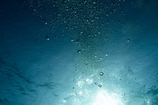 Luftblasen unter Wasser