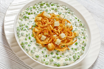 creamed peas with french fried onions, croutons