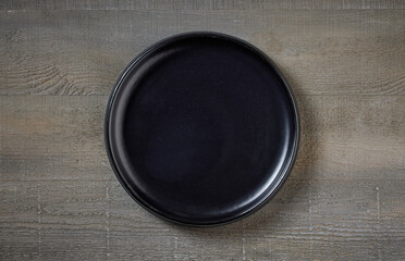 empty black plate