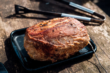 Rinderbraten vom Weißen Scherzl mit Karotten und Zwiebel im Dutch Oven - Roast Beef with Carrot and Onion in the Dutch Oven