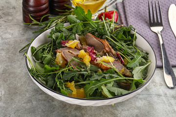 Salad with roasted duck and orange