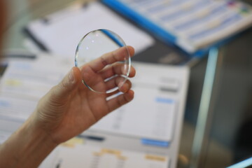 Obraz premium Lens glasses in hand 