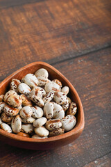 Wild castor seeds or Ricinus communis seeds	
