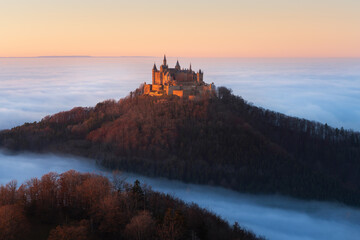 Burg Hohenzollern über dem Nebelmeer