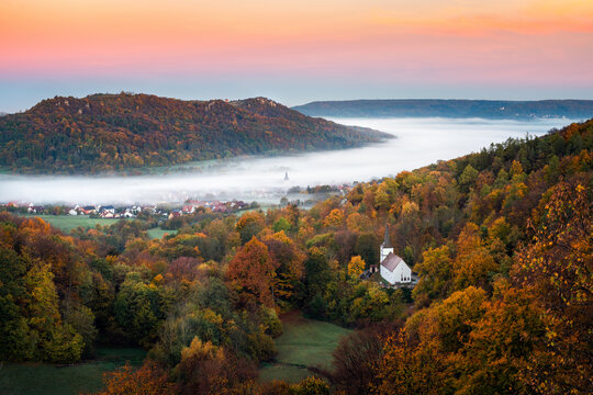 Sonnenaufgang in der Fr&auml;nkischen Schweiz am Walberla
