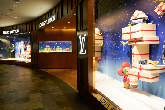 SINGAPORE - NOVEMBER 05, 2023: entrance to Louis Vuitton's store in the Shoppes at Marina Bay Sands.