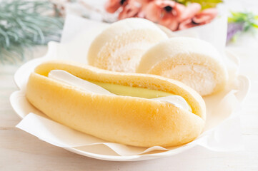 ロールケーキとメロンクリームサンド