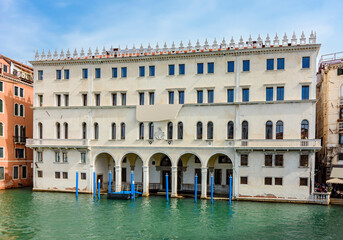 Naklejka premium Fondaco dei Tedeschi palace on Grand canal, Venice, Italy