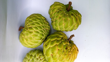 Obraz premium melwa fruit or nona fruit. This is the nona fruit in Indonesia. This fruit is similar to soursop but smaller. The taste is sweet and delicious