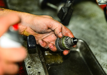 Italian scooter Variator repair, Motorcycle mechanic repairman 