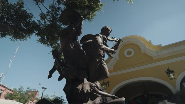 Monumento al Mariachi Statue Sculpture El Pari&aacute;n San Pedro Tlaquepaque, Mexico