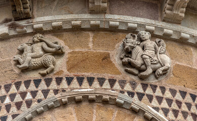 Signes du Zodiaque romans sur l'abbatiale Saint-Austremoine à Issoire, Puy-de-Dôme, France