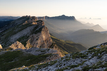 Fototapeta na wymiar Panorama sur la barrière orientale du Vercors (Vercors - France - Alpes) 