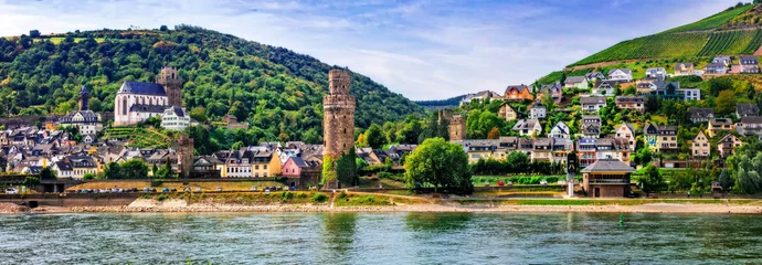 Gartenposter Germany travel - cruise over Rhine valley - pictorial town Oberwesel © Freesurf