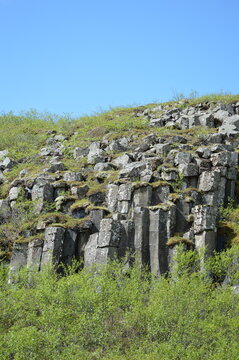 Islanda,cascata Svartifoss,basalto