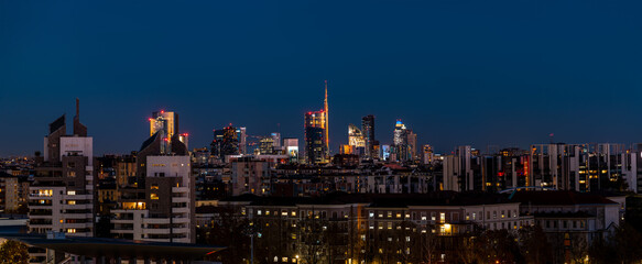 Skyline Milano sera