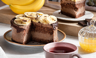Cake with chocolate drips and bananas on top