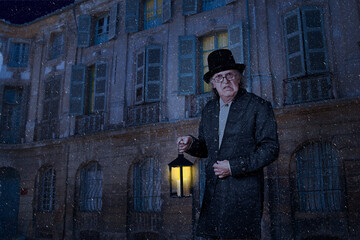 Scrooge walking in the street with a lantern, under snow and a moonlight