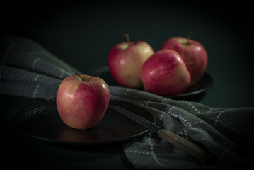 red apples