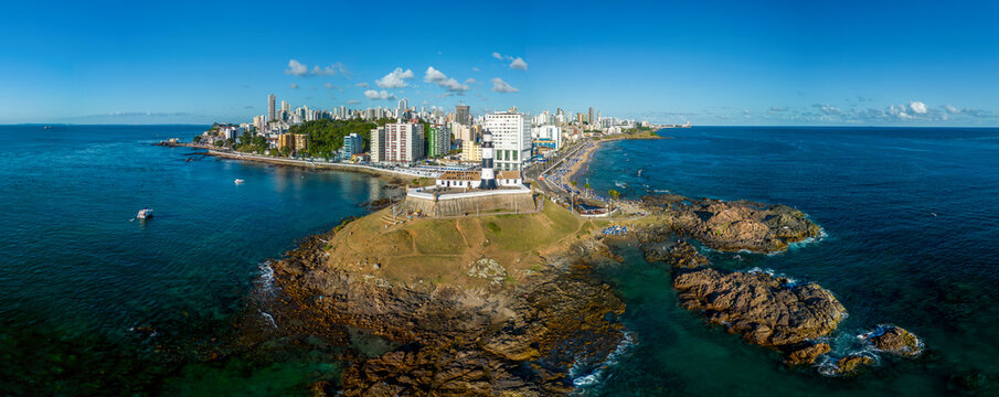 Vista A&eacute;rea do Farol da Barra no munic&iacute;pio de Salvador, Bahia, Brasil