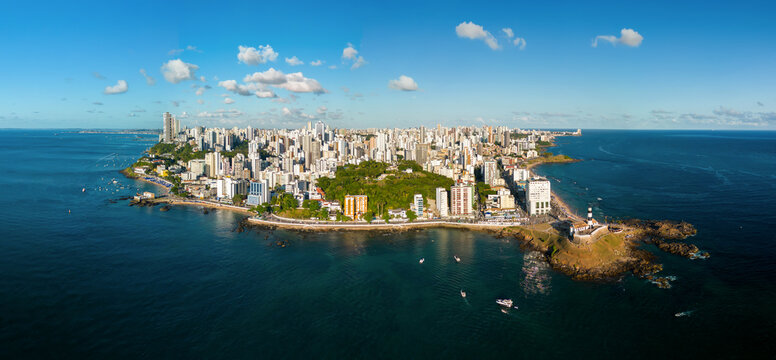 Vista Aérea do Farol da Barra e Porto da Barra no município de Salvador, Bahia, Brasil