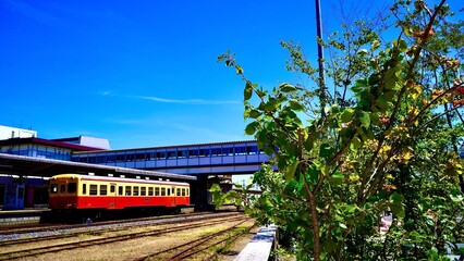 千葉県小湊鉄道五井駅に停車する車両