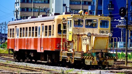 千葉県小湊鉄道五井駅に停車する牽引するための車両