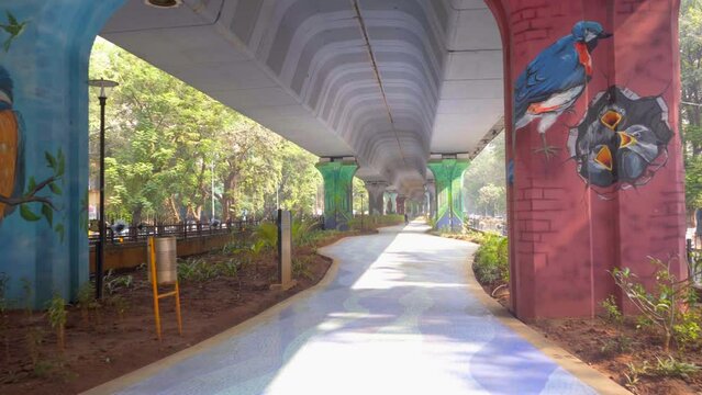 beautyful garden in dadar bottom of flyover bridge cam moving back to front