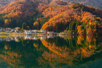 長野県　紅葉の青木湖