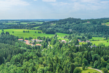 Fototapeta na wymiar Blick von oben auf die Region um den Kurort Isny-Neutrauchburg