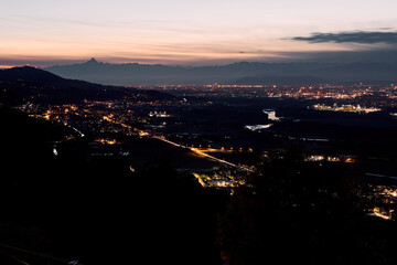 Fototapeta premium Torino e il Monviso al tramonto